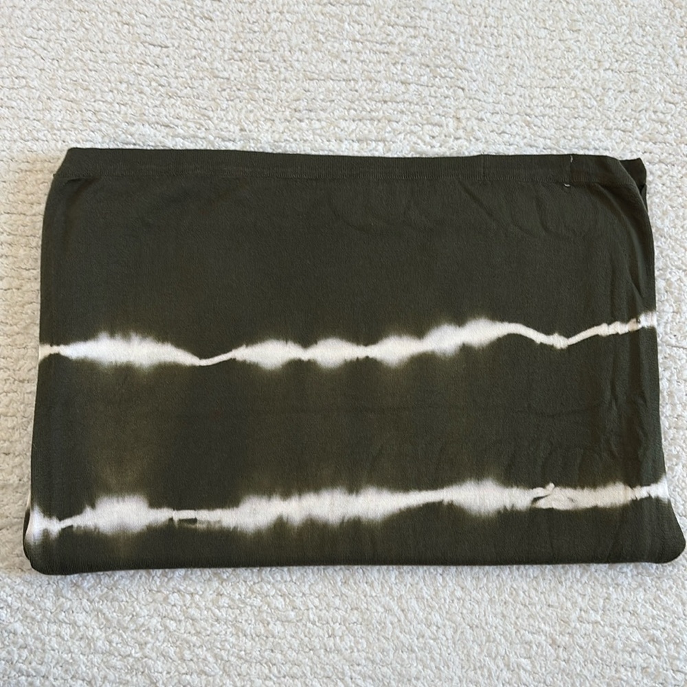 MICHAEL KORS TIE- DYE OLIVE GREEN AND WHITE SCARF - Picture 4 of 15